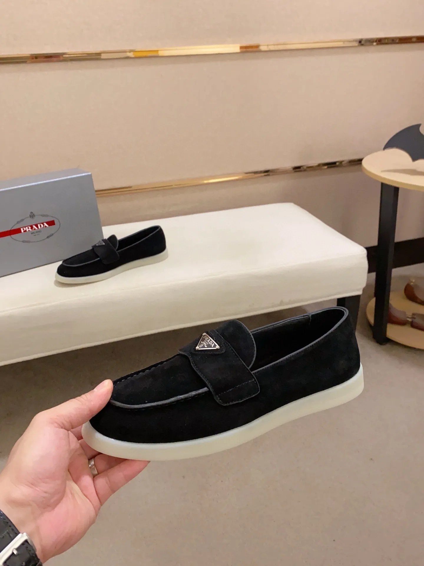 Men's shoes 💰 580💰 ✔️✔️✔️High-quality new PRADA counters are launched at the same time. The new men's shoes and 😘fabrics are selected from high-silk bald cowhide and are made by pure handicrafts. Lining: Full cowhide lining. 👍🏿 High-end ☄️ air-cushion molded anti-slip rubber outsole, exquisite lines, simple and elegant, comfortable and high-end for leisure travel. Code number: 38 to 44 (45 can be customized)